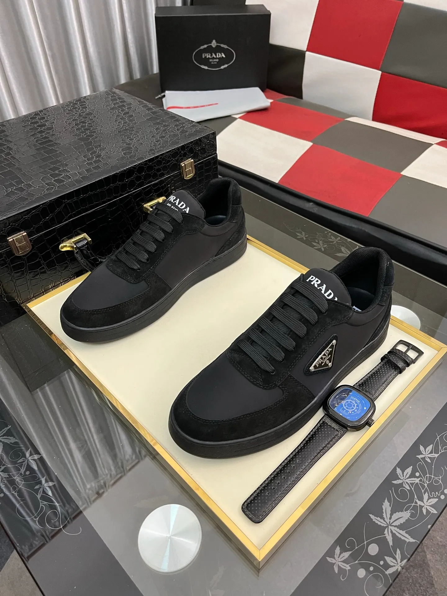 Men's shoes 💰440⌚️⌚️【PRADA】Prada ~ unique and casual style. New models from Prada official website are coming [Celebrate][Celebrate]🏃High-end brand casual shoes ➕Full set of packaging😍😍 Men's 2023 counters are on sale simultaneously, Italian imported brands select first-layer Italian cowhide. 🐑Sheepskin lining (refuses to discolor and rub feet) Sole: Original sole specially provided by the original factory 🎬Better in kind Size number: 38-444️⃣Colors available